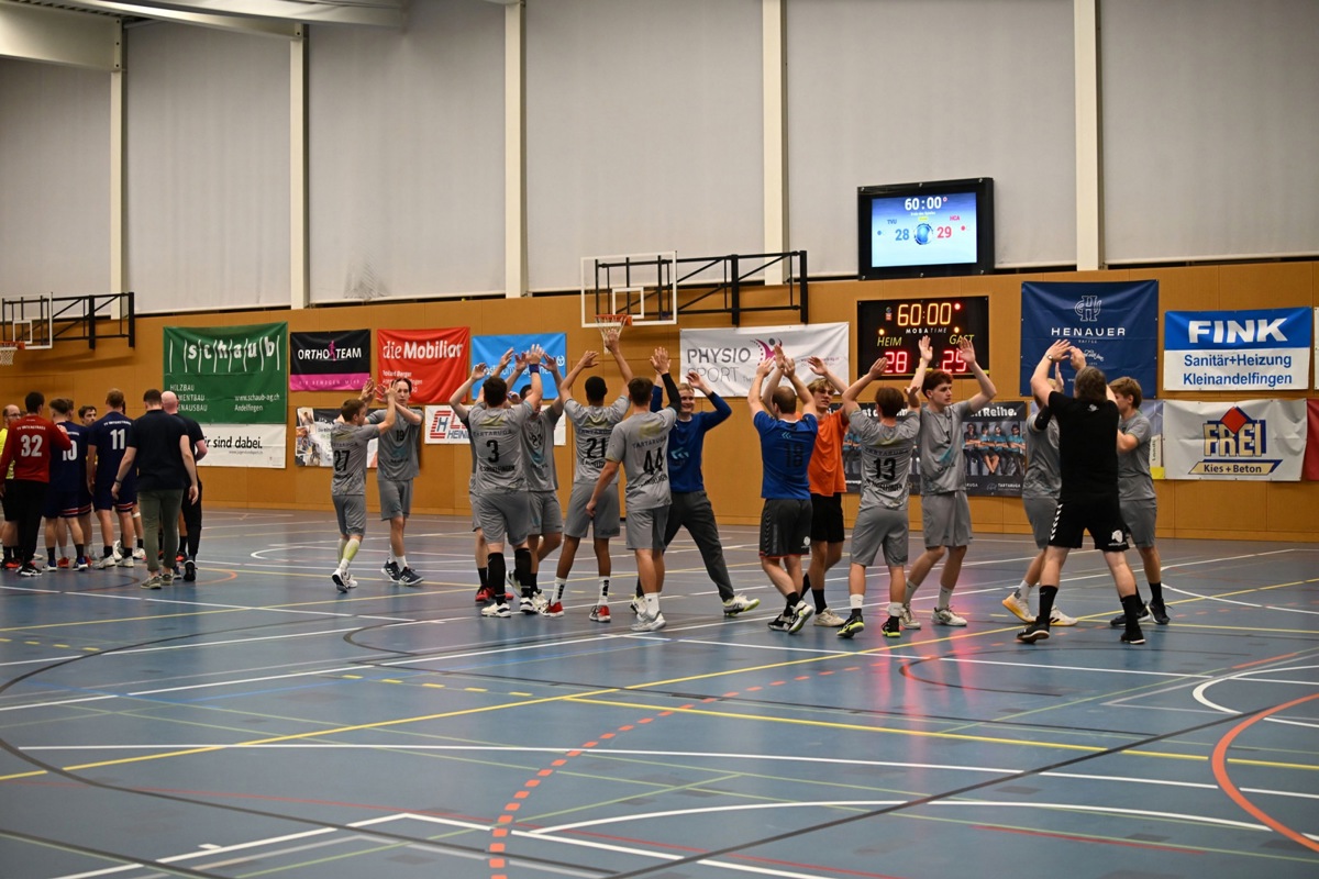 Jubel beim 2.-Liga-Titelverteidiger HC Andelfingen, nachdem er im Schweizer Cup den Erstligisten TV Unterstrass eliminiert hatte.