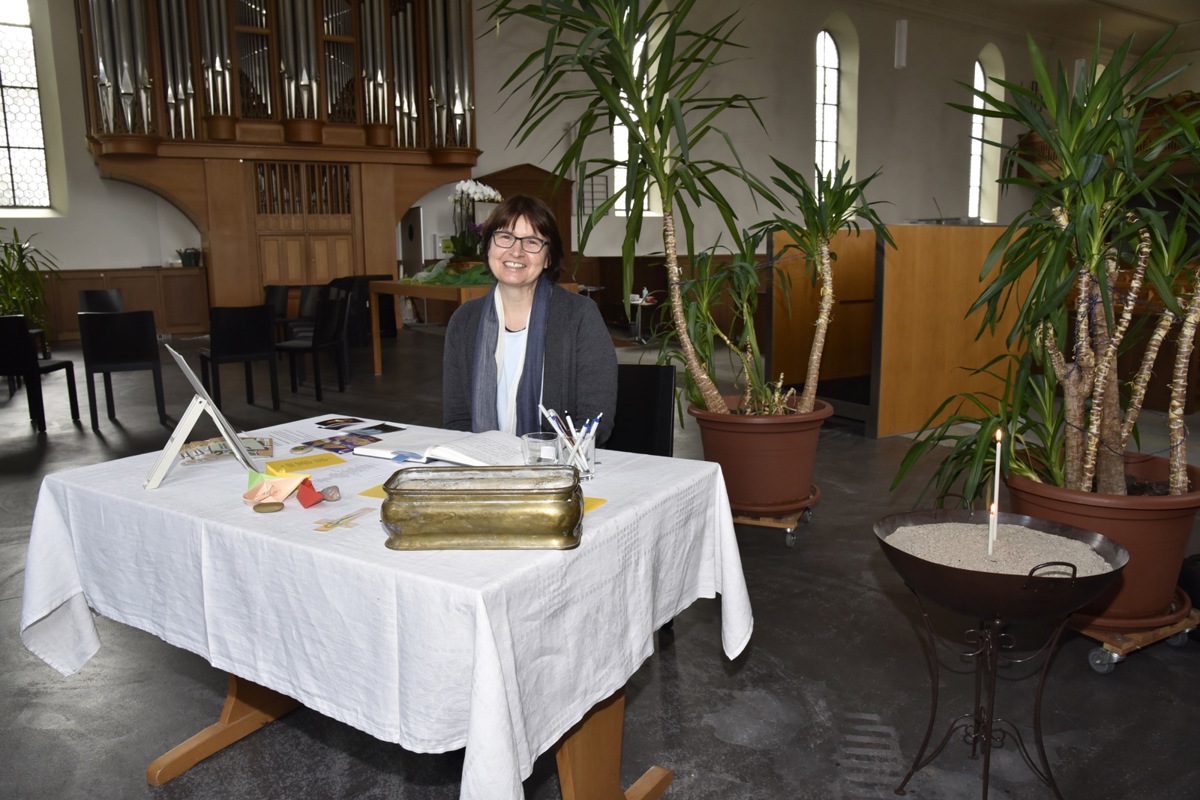 Dorothea Fulda Bordt hat zusammen mit dem Pfarrteam eine Gebetsecke in der Andelfinger Kirche eingerichtet. Beliebt ist dort auch das Anzünden einer Kerze.