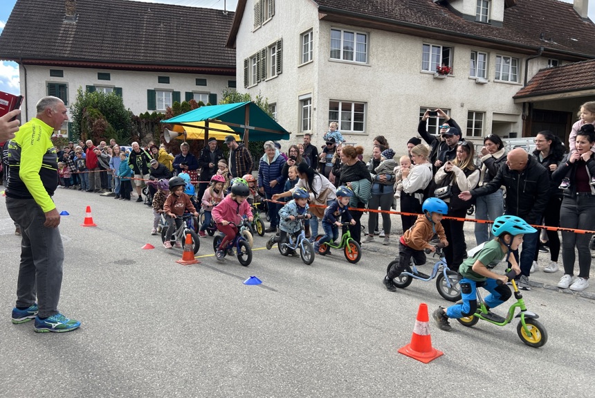 0810 3 Marthalen Flohmi Pfüderi Rennen Spa11