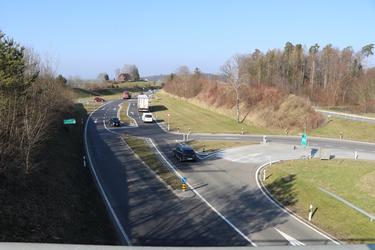 Bei Henggart soll ein Kreisel entstehen und die Einfahrt in die A4 verlängert werden.