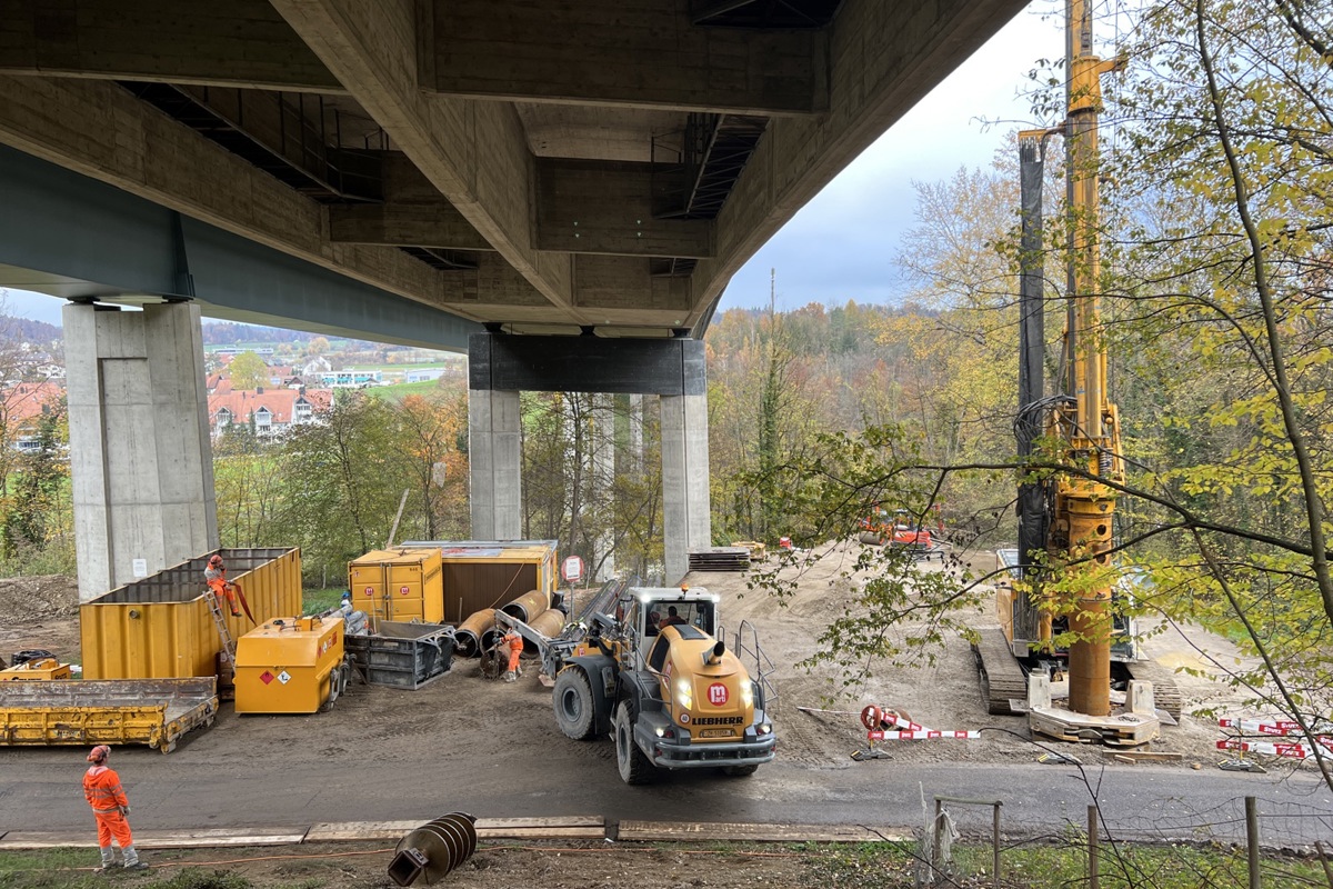 Rechts der beiden Brücken über die Thur (Blick Richtung Kleinandelfingen) kommt für den A4-Ausbau eine dritte zu stehen. Sie wird eine andere Fundation haben als die bestehenden